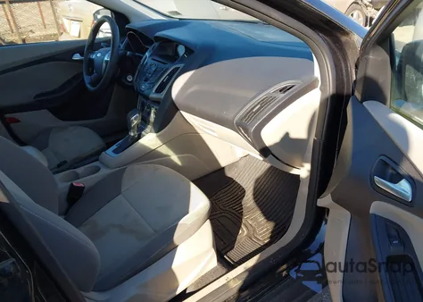 2013 Ford Focus Se z USA, uszkodzony, nr VIN 1FADP3F26DL186774